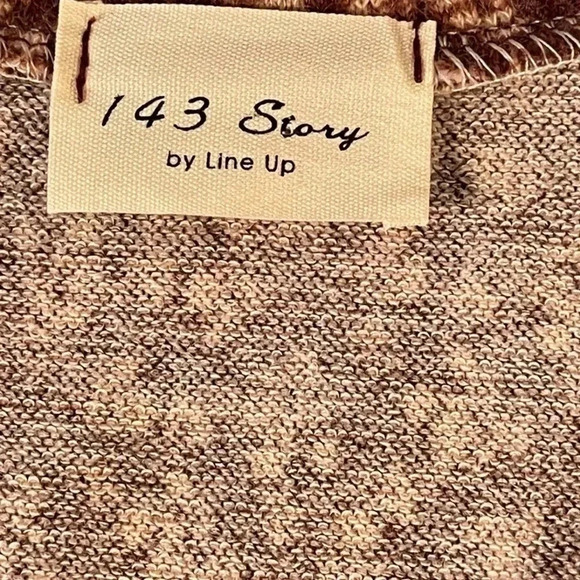 143 Story by Line Up Waist Smocking Top. - Picture 5 of 11